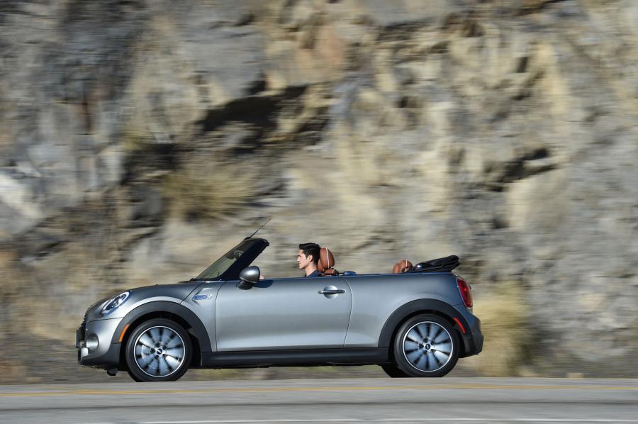  Mini Cooper S Cabrio 2016 года  (US) (фото 20 из 30)